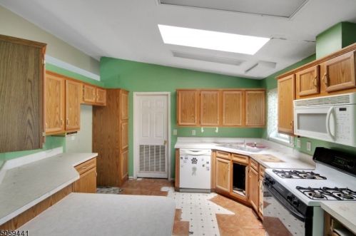 10 Twilight Trl, Belvidere NJ  07823-2906 exterior