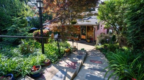 16 Maple Pkwy, Sparta NJ  07871-2011 exterior