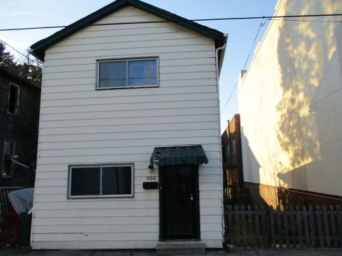 1208 Packer St, Mckeesport, PA 15132-4929