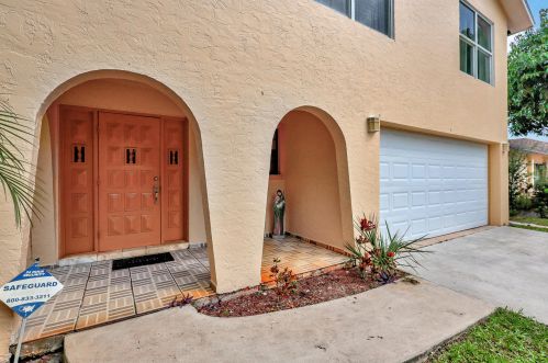 650 Toxaway Dr, West Palm Beach, FL 33413-1130