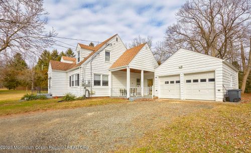 165 Pond Rd, East Freehold, NJ 07728-1365