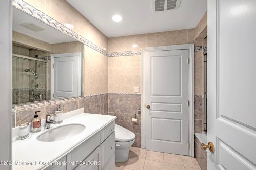 24 Dora Ln, Holmdel Village NJ  07733-1671 exterior