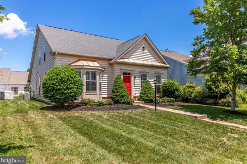 9517 Moonen Bay Ln, Bristow VA  20136-3515 exterior