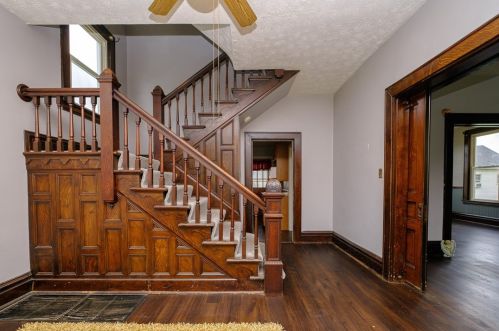 208 8th St, West Newton, PA 15089-1304