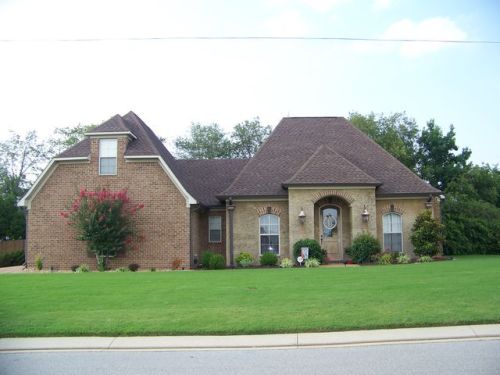 13 Lesia Dr, Medina, TN 38355-6898