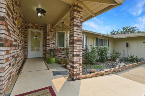 2047 Oakley Ln, Wheatland, CA 95692-9716