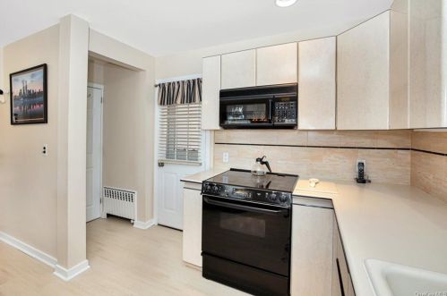 255 Kensico Rd, Thornwood NY  10594-1656 exterior