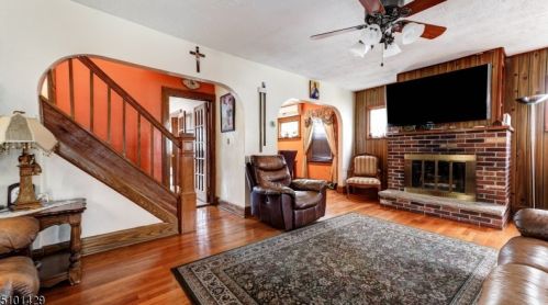 612 Sherman Ave, Roselle Park, NJ 07204-1737