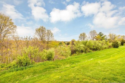 6 Early Dawn Cir, Bloomfield, CT 06002-5005
