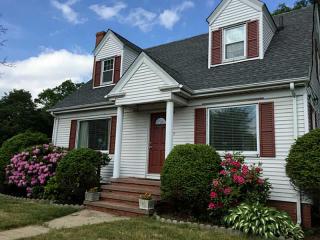 517 Killingly St, Providence, RI 02919-5210
