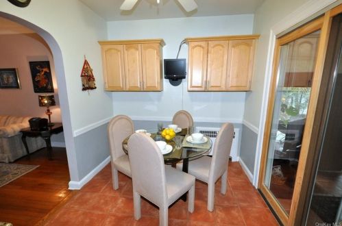 1 Maplewood Rd, Hartsdale NY  10530-1627 exterior