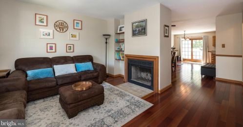 304 Jefferson Ct, Collegeville, PA 19426-2238