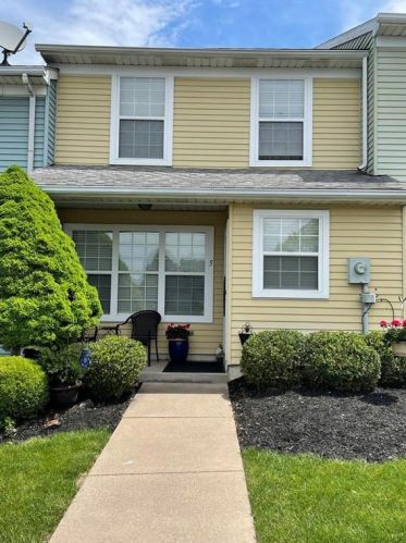 5 Concord Ct, Easton, PA 18040-1034