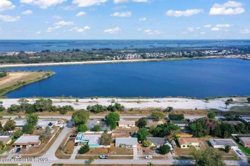 955 Schumann Dr, Sebastian FL  32958-5331 exterior