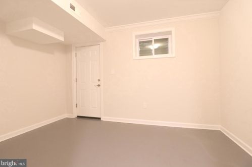 7816 Glenister Dr, Springfield VA  22152-2006 exterior