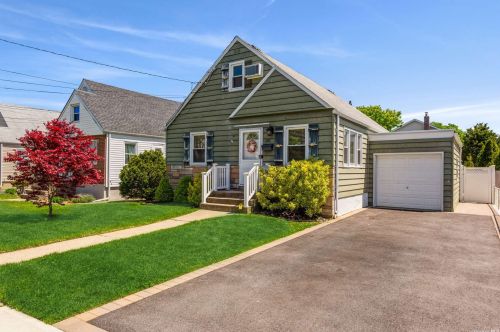 101 Goldie Ave, North Bellmore, NY 11710-2712