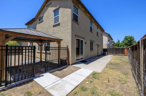 17122 Pacific Oak Ln, Lathrop CA  95330-8526 exterior