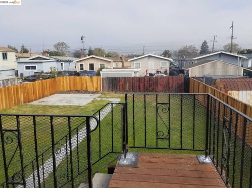 6236 Hayes St, Oakland, CA 94621-3852