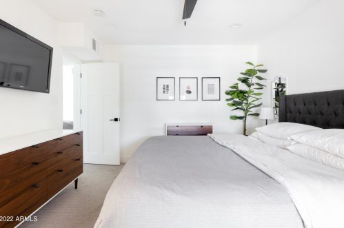 5744 12 St, Phoenix AZ 85086-7351 exterior