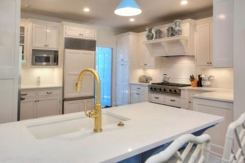 30 Elm Pl, New Canaan CT  06840-6305 exterior