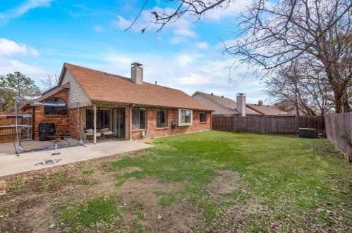 1147 Prospect Dr, Lewisville TX  75028-2549 exterior