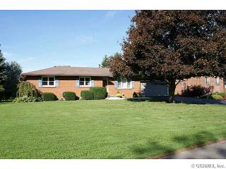 75 Chimney Hill Rd, Rochester, NY 14612-1639