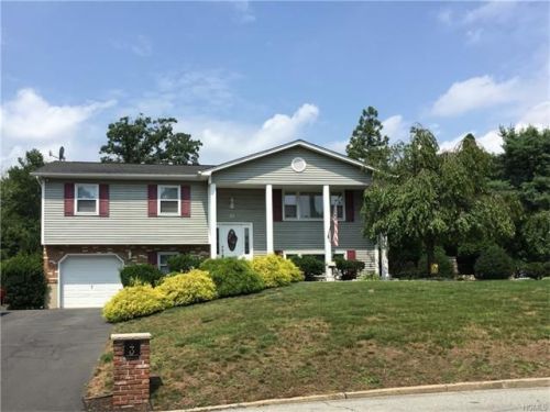 3 Parkwood Dr, Garnerville, NY 10923-1013