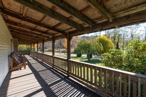 1179 Barkeyville Rd, Grove City PA  16127-4901 exterior