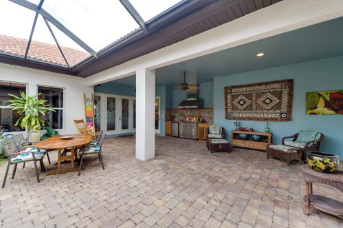 7668 Sussex St, Naples, FL 34113-1622