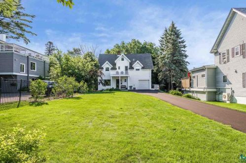 2526 3rd St, Duluth, MN 55812-1855