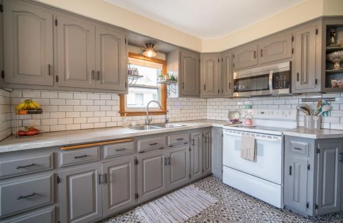 520 Roosevelt Dr, West Bend, WI 53090-1524