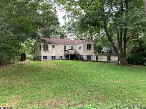 470 Long Hill Rd, Gillette, NJ 07933-1345