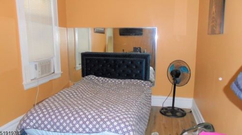 35 Oak Ave, Irvington NJ 07111-3851 exterior