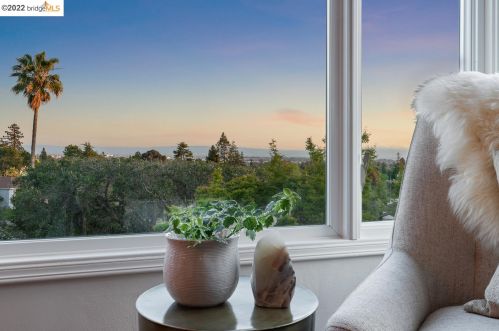 2463 Burlington St, Oakland CA 94602-2515 exterior