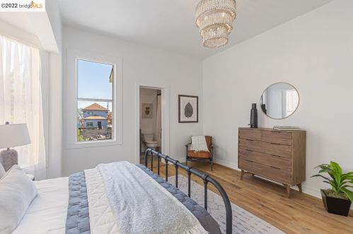 693 32 St, Oakland CA 94609-2932 exterior