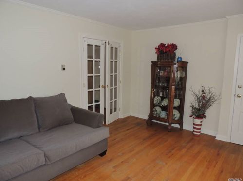 1506 Forest Lake Blvd, North Wantagh, NY 11793-2431