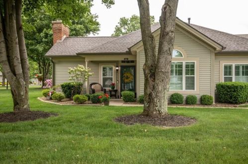 82 Stone Ridge Blvd, Hermitage, PA 16148-9177