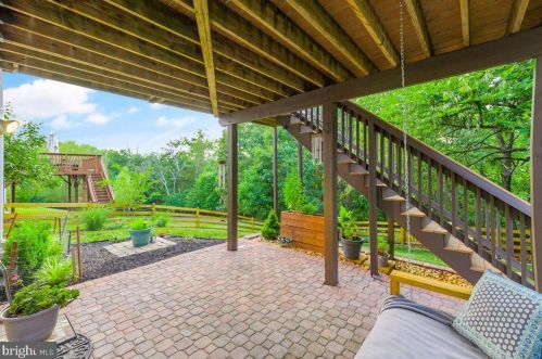 10056 Naughton Ct, Bristow VA  20136-3068 exterior