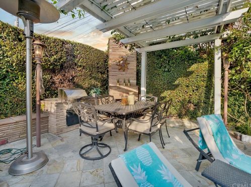 6520 Rosebay St, Long Beach CA  90808-4057 exterior