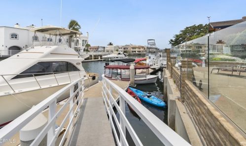 2231 Victoria Ave, Oxnard CA  93035-2930 exterior