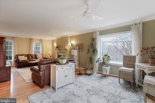 5550 Wide Oak Ct, Woodbridge VA  22192-6036 exterior