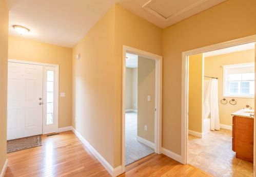 2 Sugar Plum Ln, Londonderry NH  03053-3300 exterior