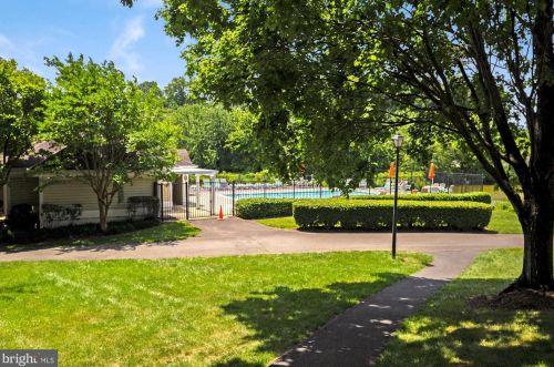 2853 Middleboro Dr, Falls Church VA  22042-4403 exterior