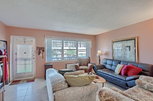 284 Sheffield L, West Palm Beach, FL 33417-1537