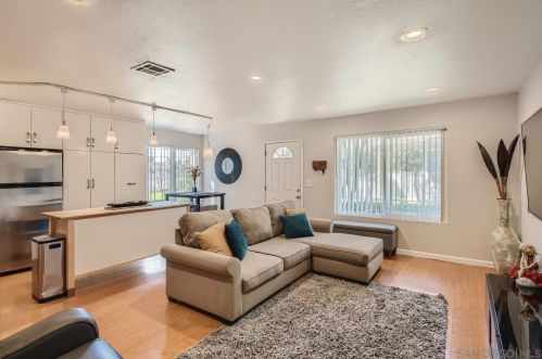 7845 Camino Glorita, San Diego, CA 92122-1803