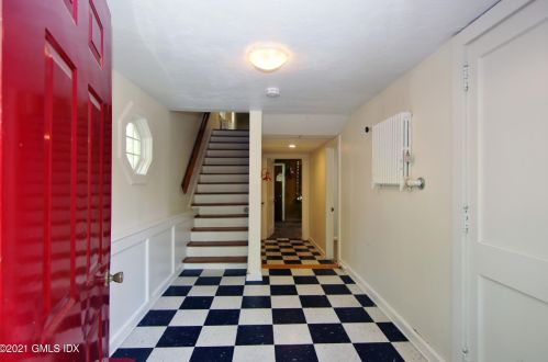 415 Farms Rd, Stamford CT  06903-0027 exterior