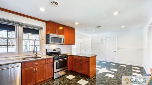 511 Center St, Piscataway NJ  08854-1462 exterior