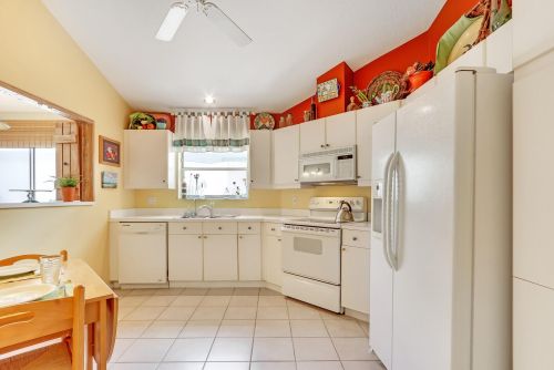 231 Canterbury Dr, West Palm Beach FL  33418-7178 exterior