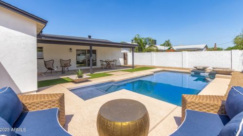 231 El Camino Dr, Phoenix AZ  85020-3515 exterior