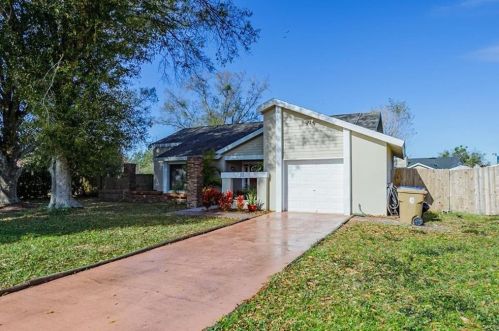 32 Trophy Ln, Kissimmee, FL 34759-3346